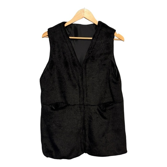 Womens Black Long Faux Fur V Neck Lined Vest, size Medium, New with Tags - Picture 2 of 12